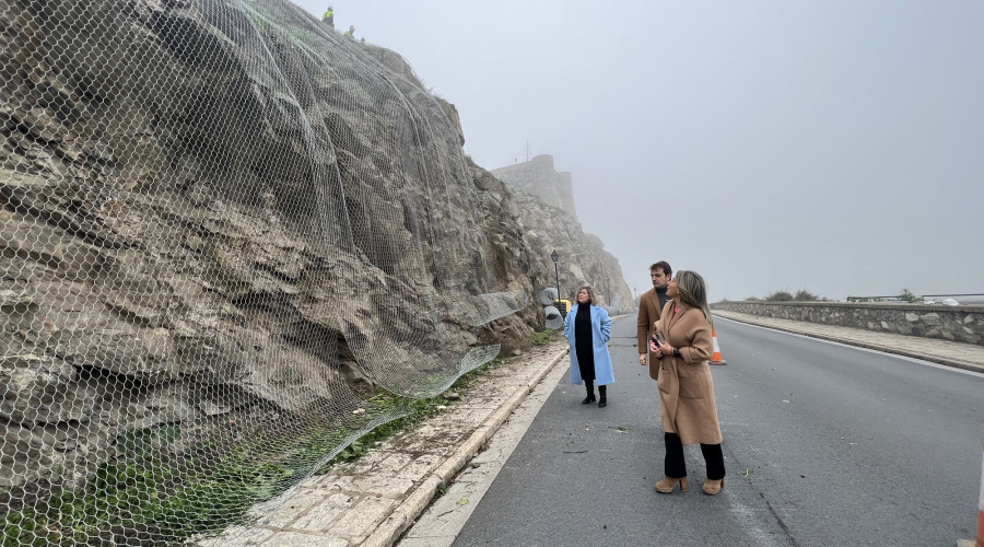 El Ayuntamiento asegura el talud del paseo de Cabestreros